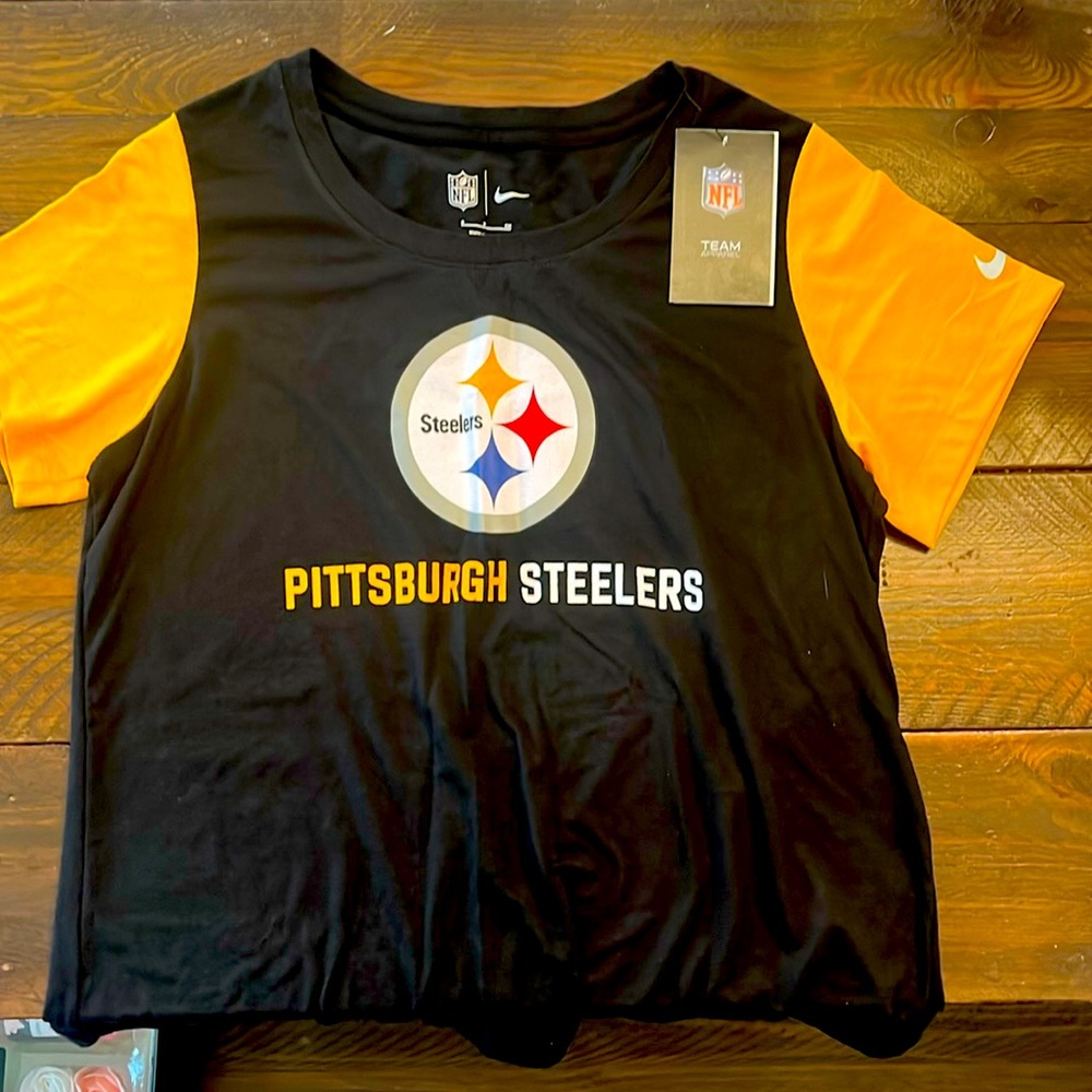 Brand new women’s Steelers t shirt size small